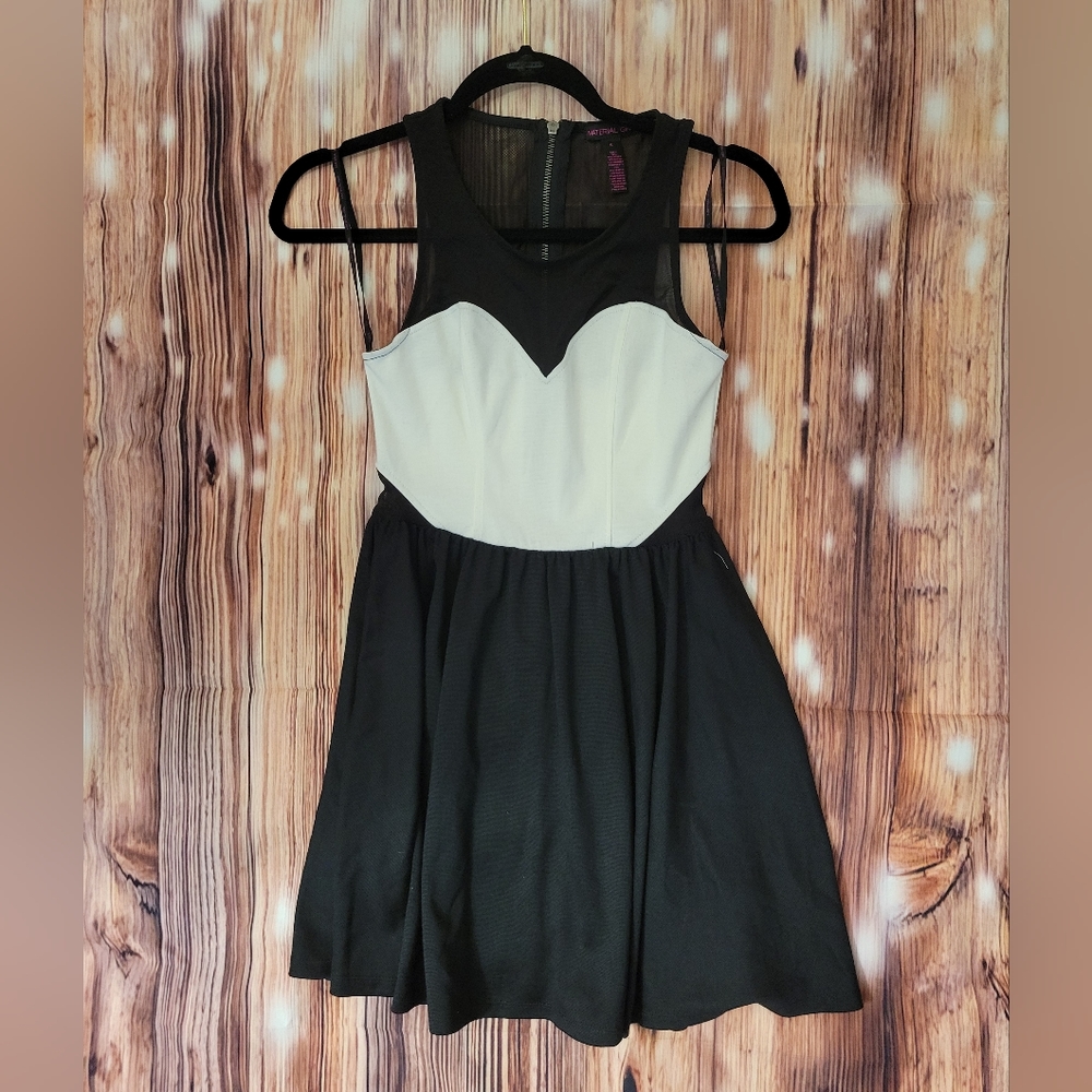 Material Girl S Black and White Sweetheart Mesh Sleveless Dress